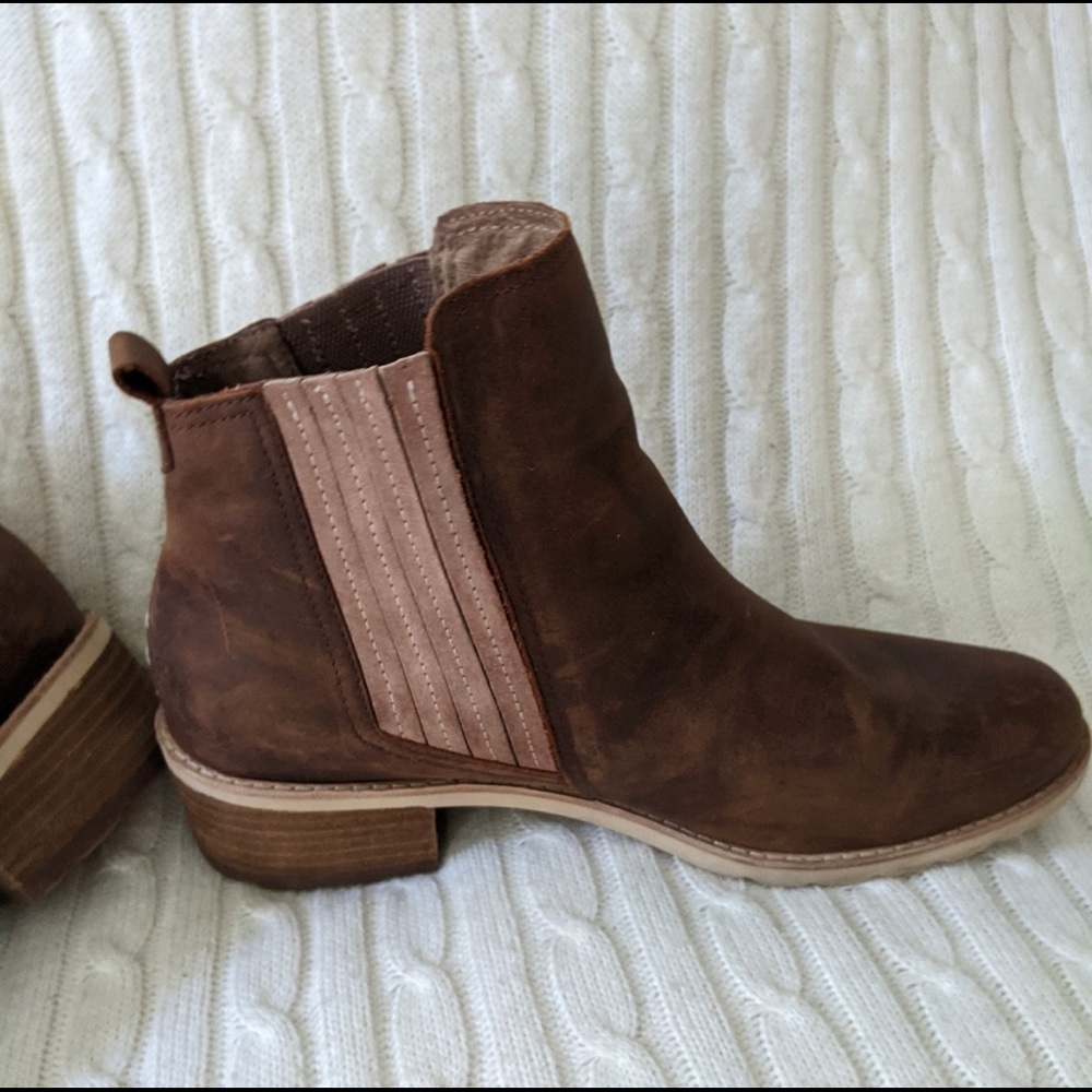 Like New! Reef Chelsea Ankle Boots Size 10